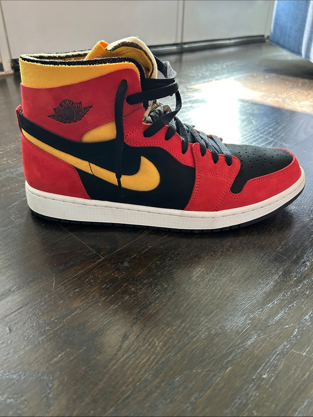 Nike Air Jordan 1 High Zoom Comfort Men’s High-Top Sneakers - - Picture 2 of 7